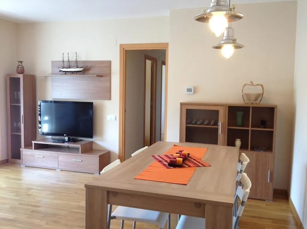 Lets Holidays Beautiful Apartment W/ Pool Toss トッサ・デ・マール 0*,  スペイン